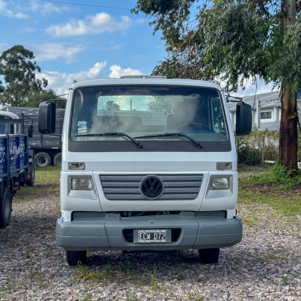 VOLKSWAGEN 9.150 CHASIS CON CABINA